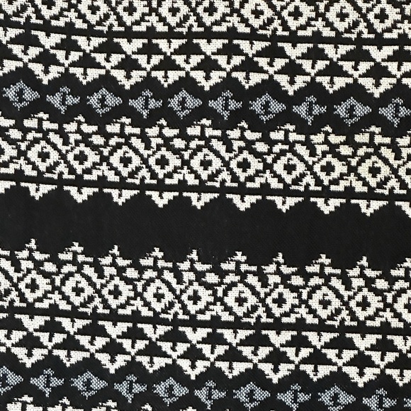 LOFT Blue and White Tribal Print Wrap Front Skirt Size 4 - Picture 7 of 8